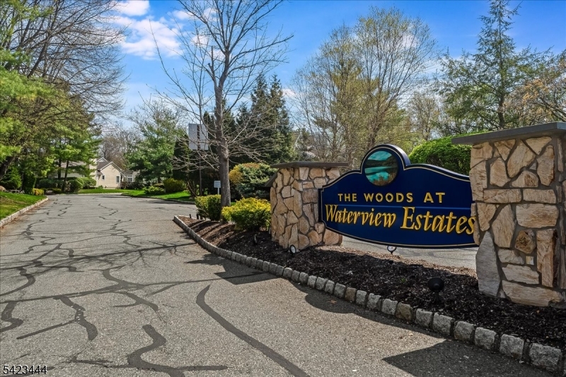 126 Worcester Dr