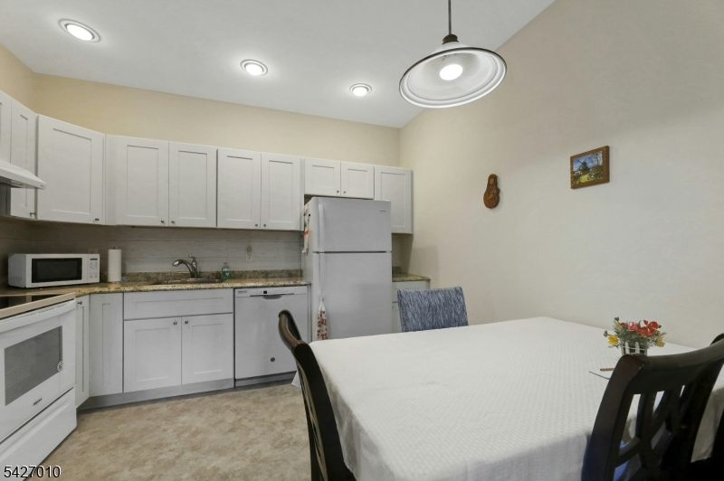 6412 Richmond Rd 6412