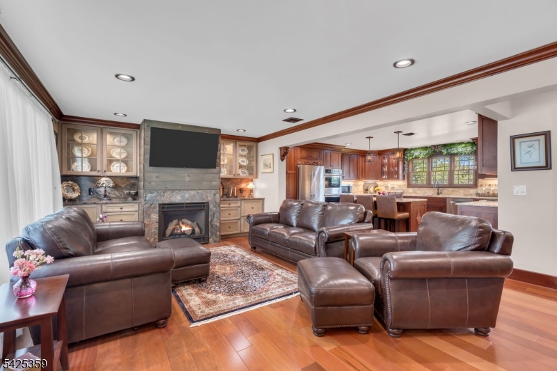 25 Columbia Ave