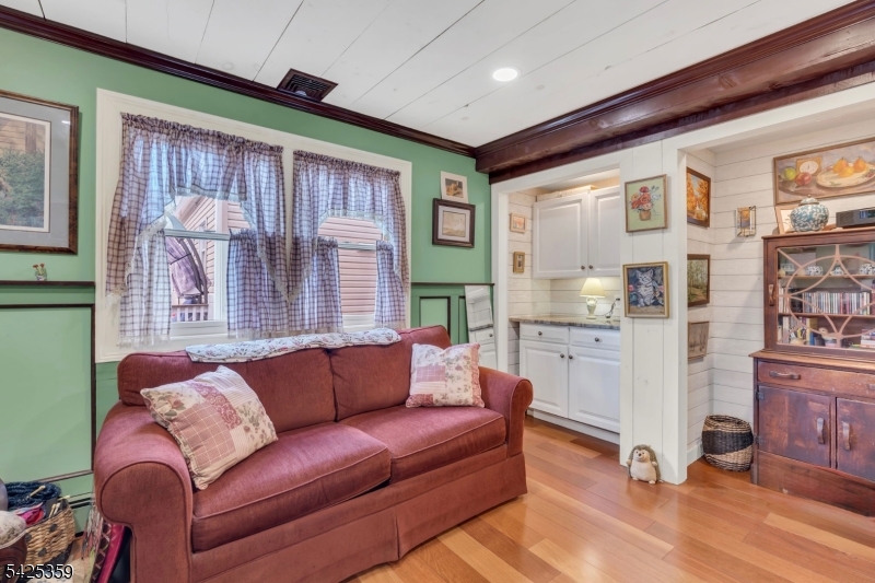 25 Columbia Ave