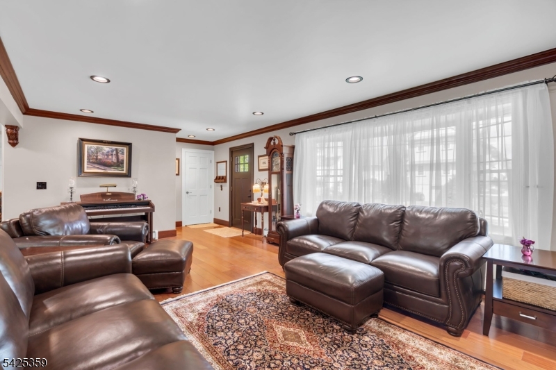25 Columbia Ave