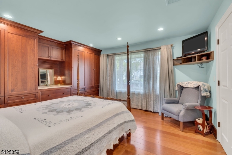 25 Columbia Ave