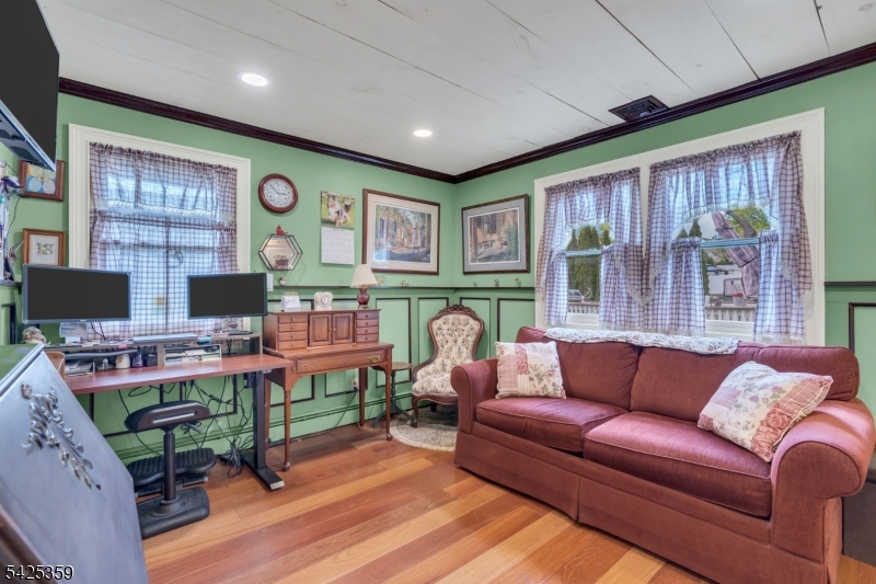 25 Columbia Ave