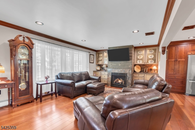 25 Columbia Ave