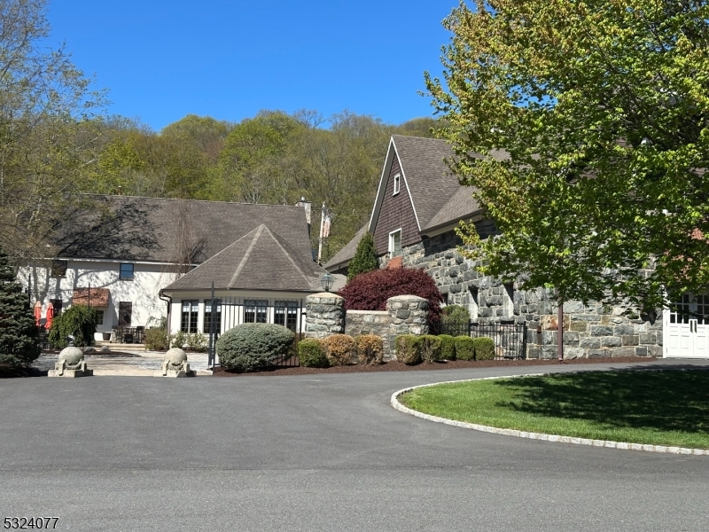 4 Deer Trail Rd