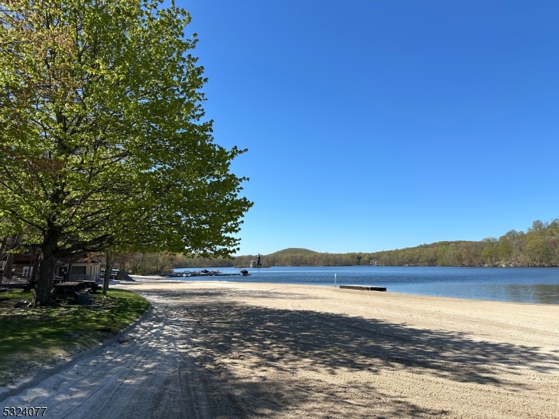4 Deer Trail Rd