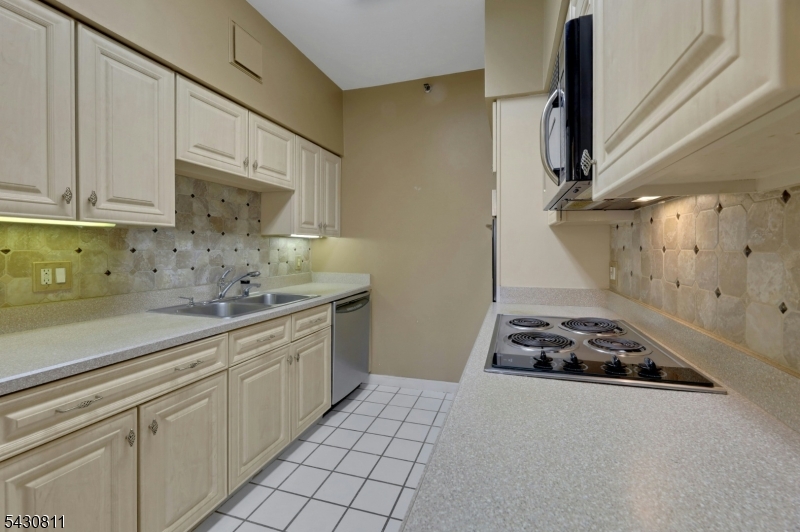10 Smith Manor Blvd 804