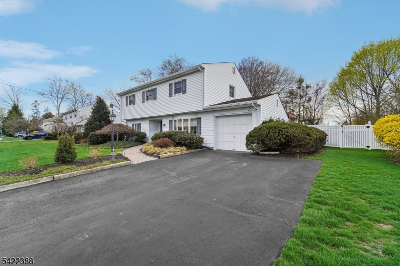 15 Ella Ln