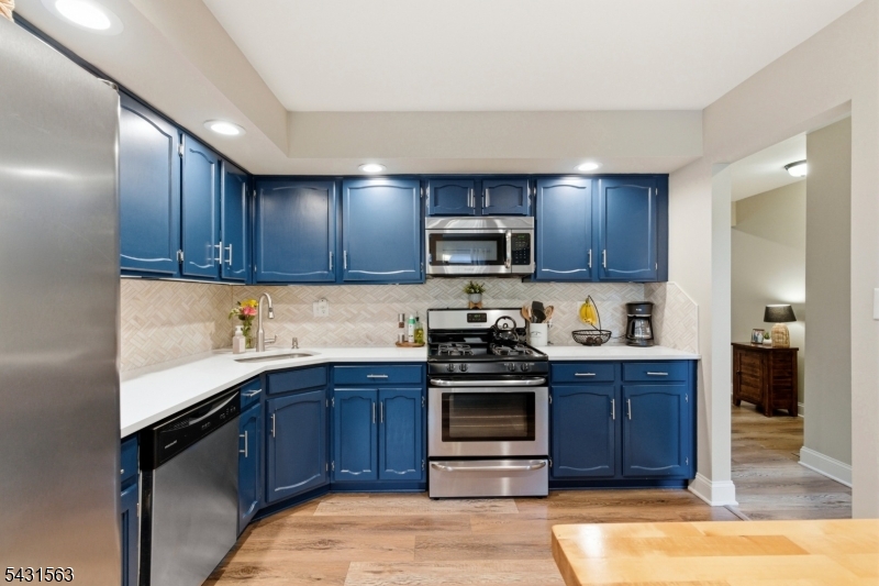 40 Lexington Ln D