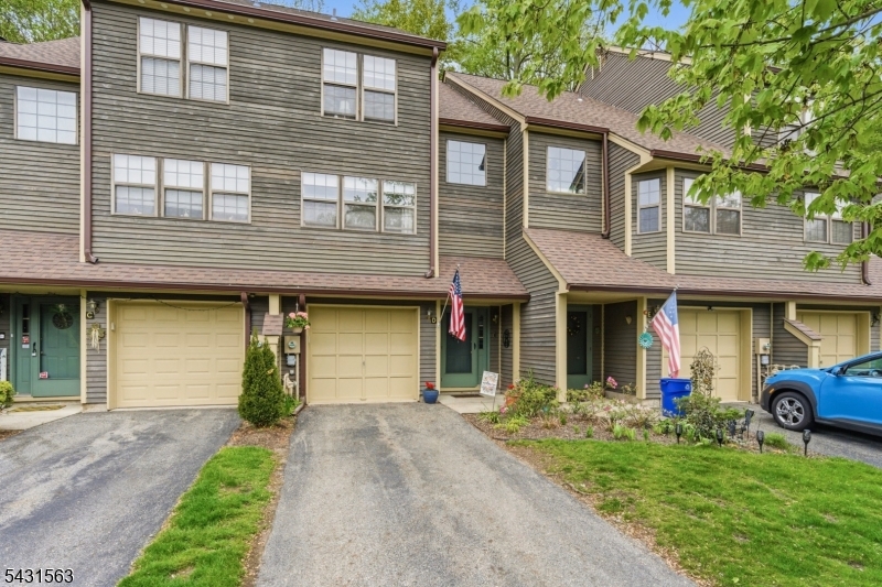 40 Lexington Ln D