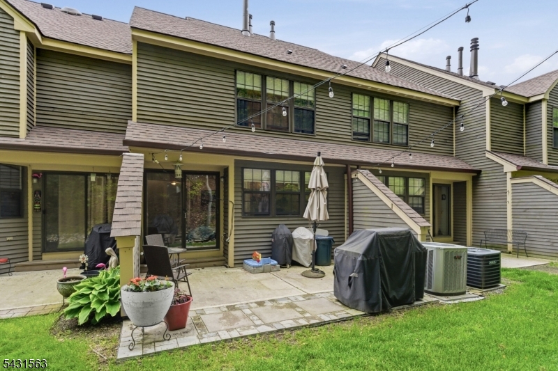 40 Lexington Ln D