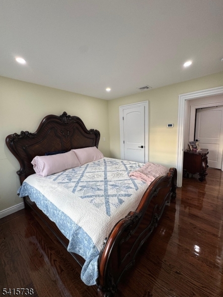 271 Bergen Blvd