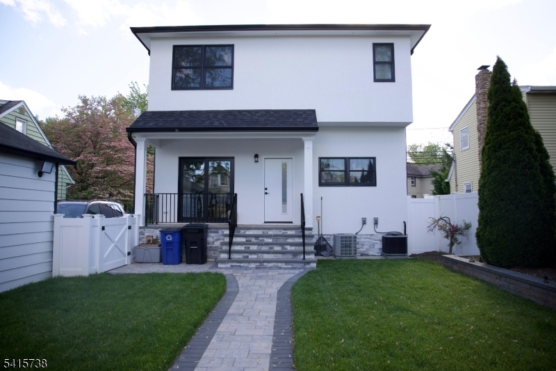 271 Bergen Blvd