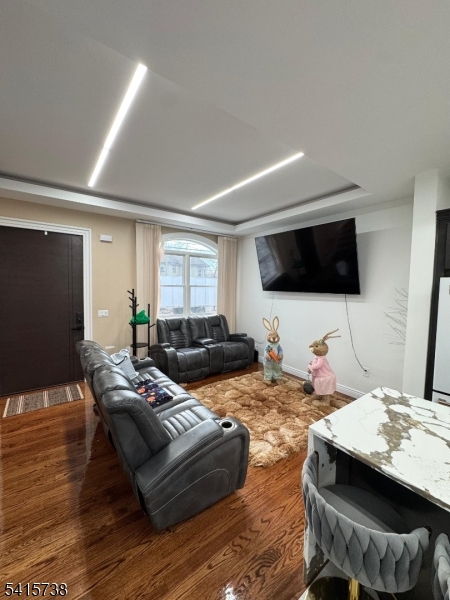 271 Bergen Blvd