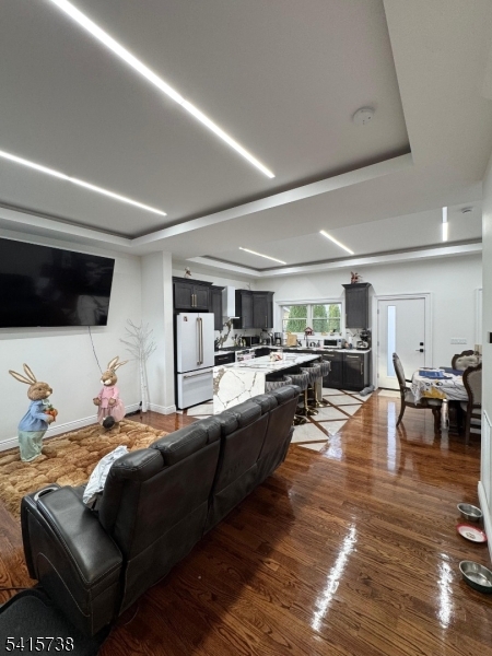 271 Bergen Blvd