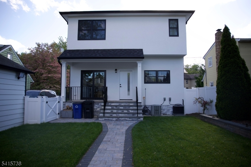271 Bergen Blvd