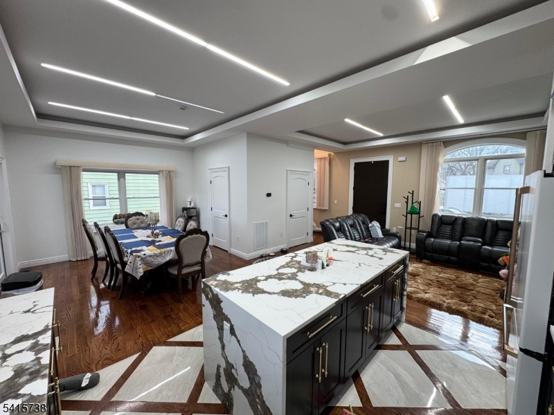 271 Bergen Blvd