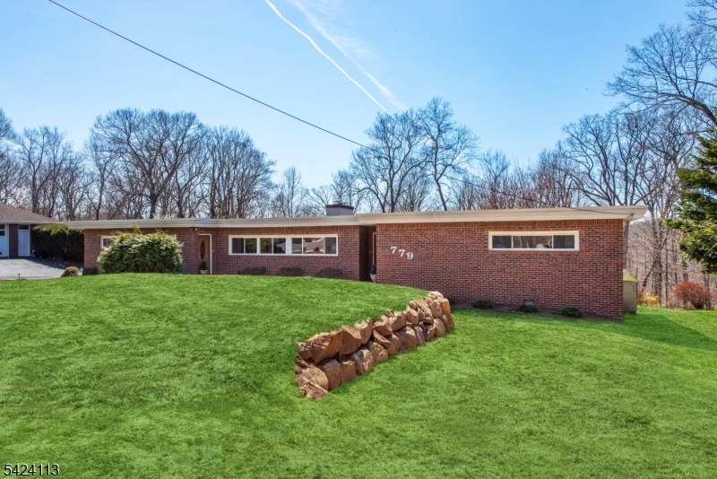 779 Berdan Ave