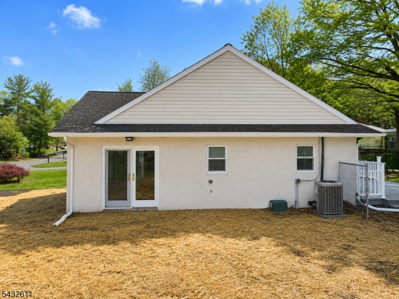 7 Lorettacong Dr