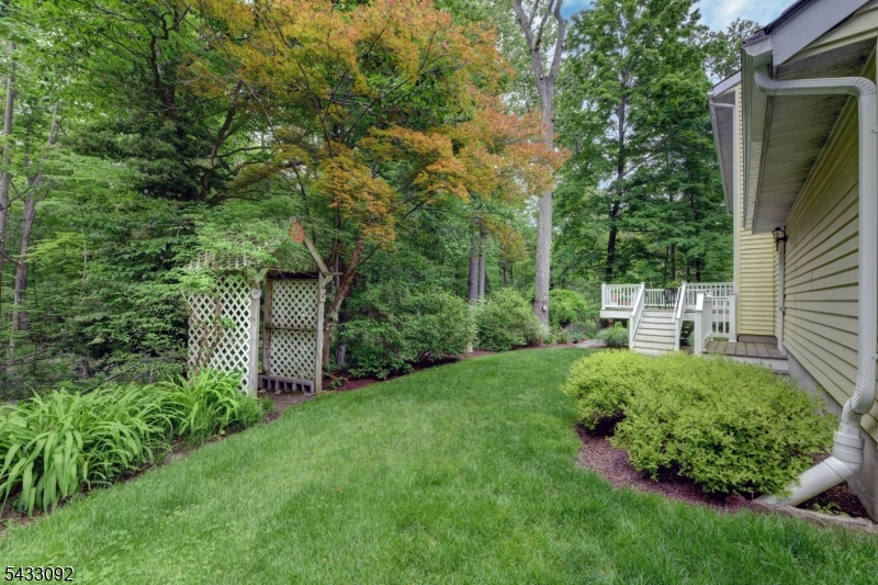 71 Cheshire Ln