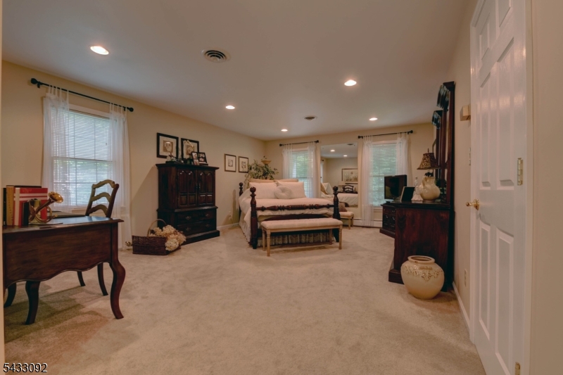 71 Cheshire Ln