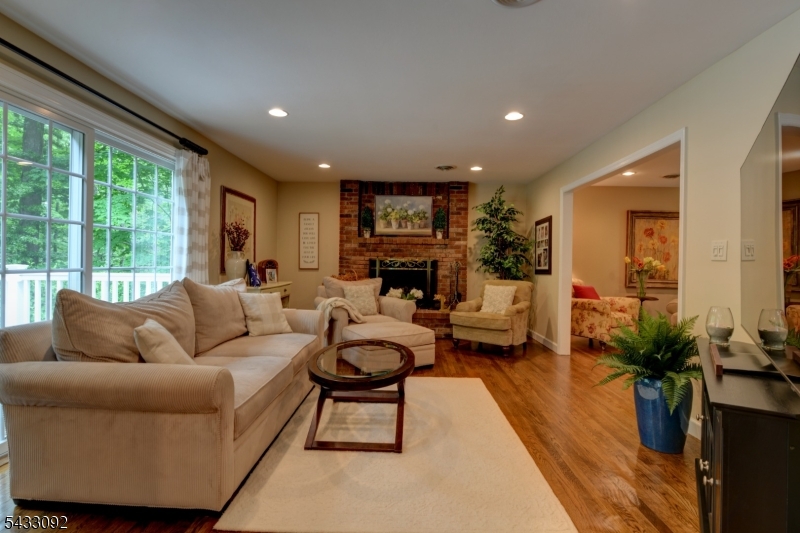71 Cheshire Ln