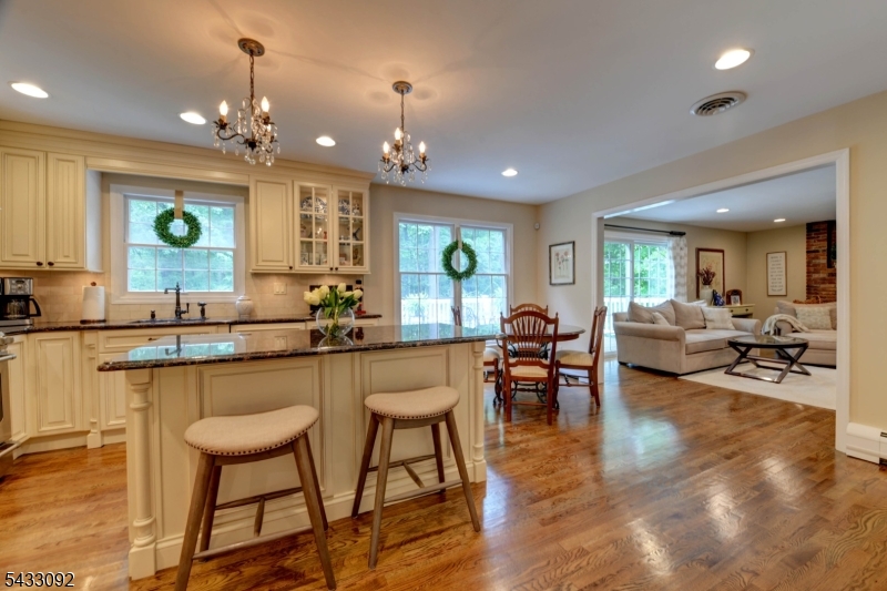 71 Cheshire Ln
