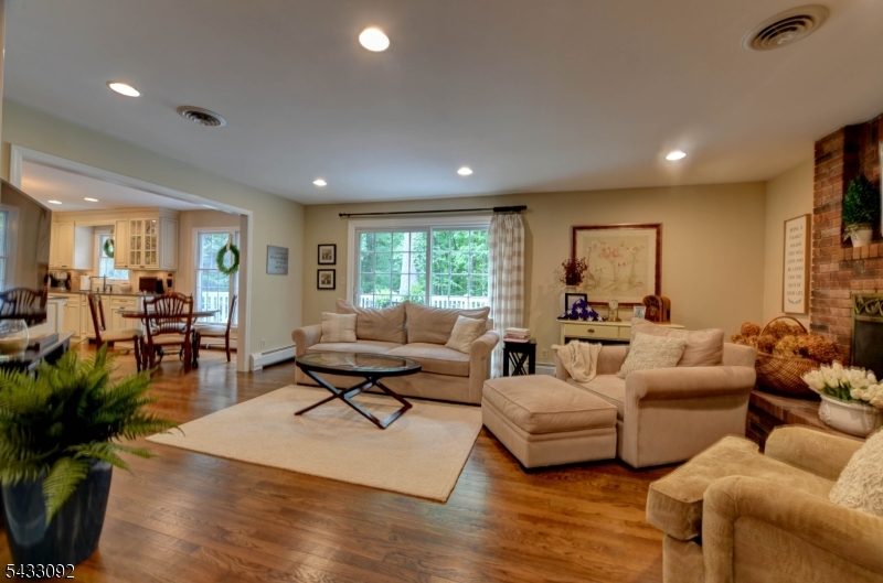 71 Cheshire Ln