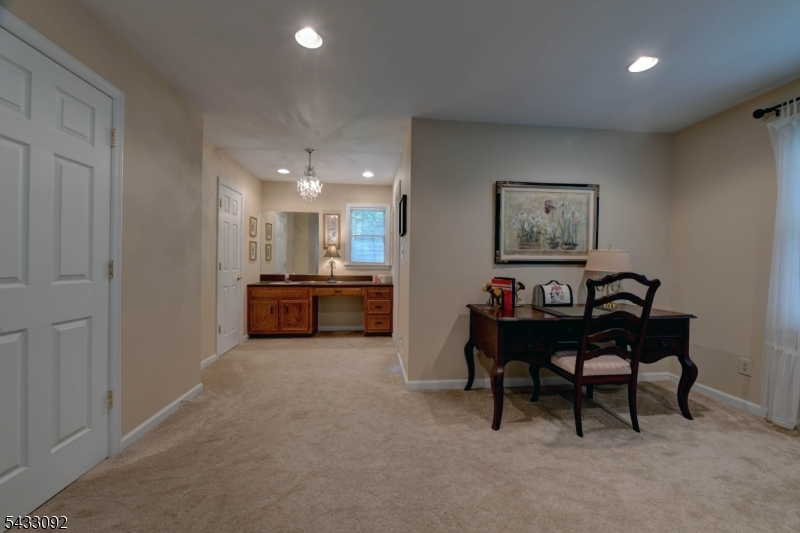 71 Cheshire Ln