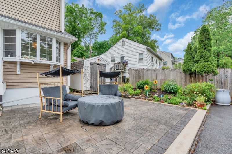 30 Laurel Dr