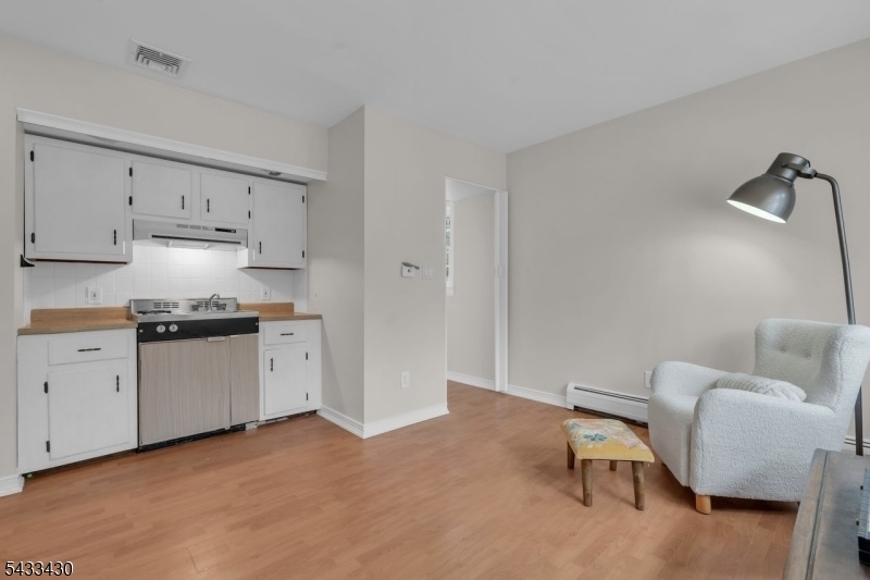 30 Laurel Dr