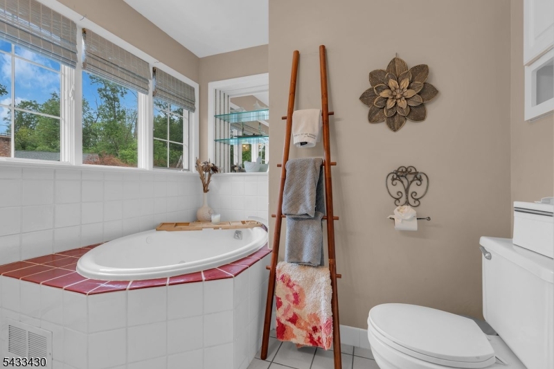 30 Laurel Dr