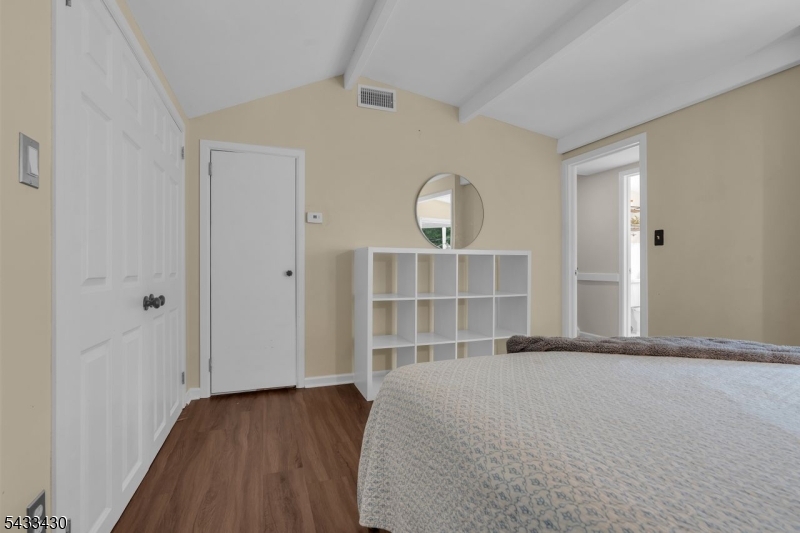 30 Laurel Dr