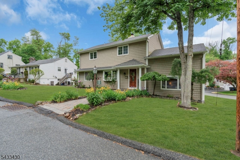 30 Laurel Dr