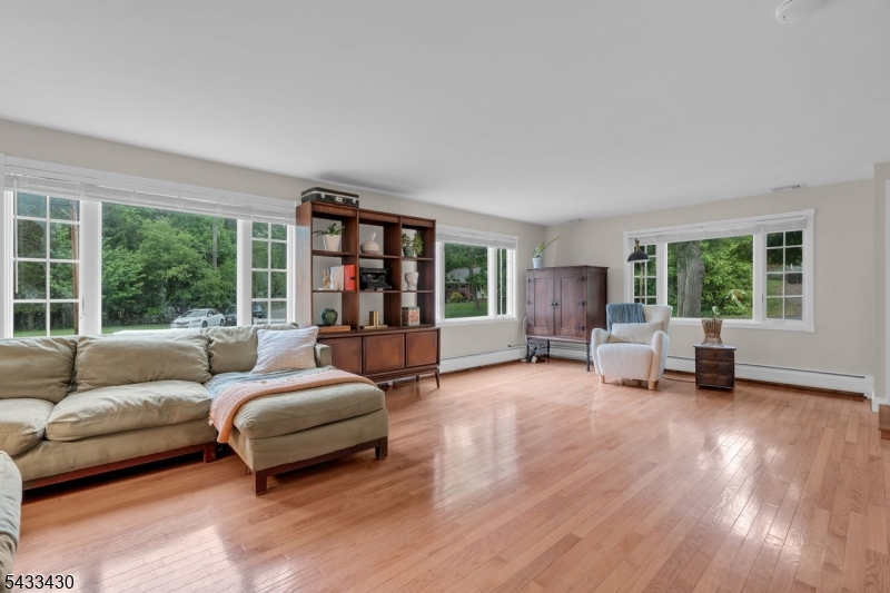 30 Laurel Dr