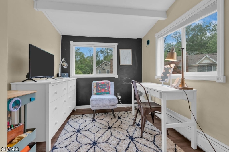 30 Laurel Dr