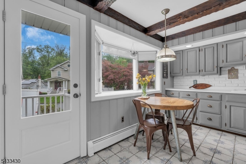 30 Laurel Dr
