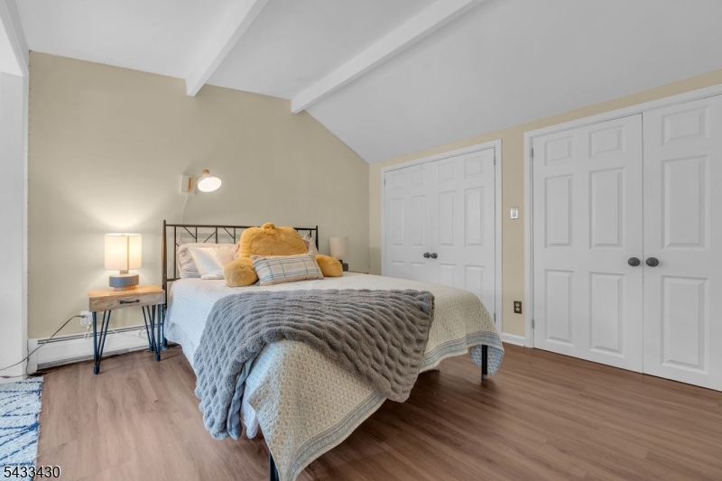 30 Laurel Dr