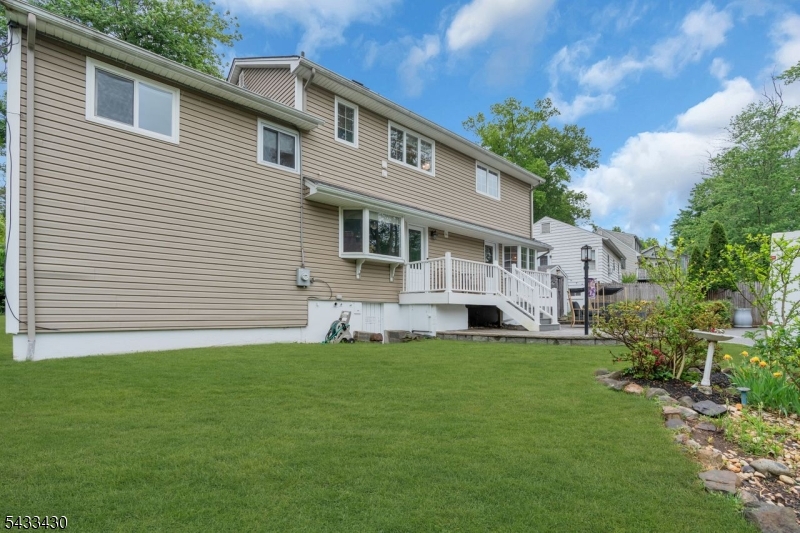 30 Laurel Dr