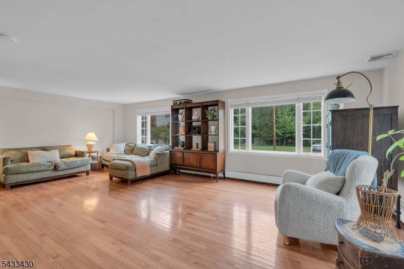 30 Laurel Dr