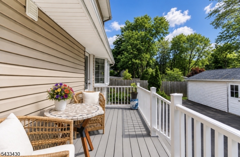30 Laurel Dr