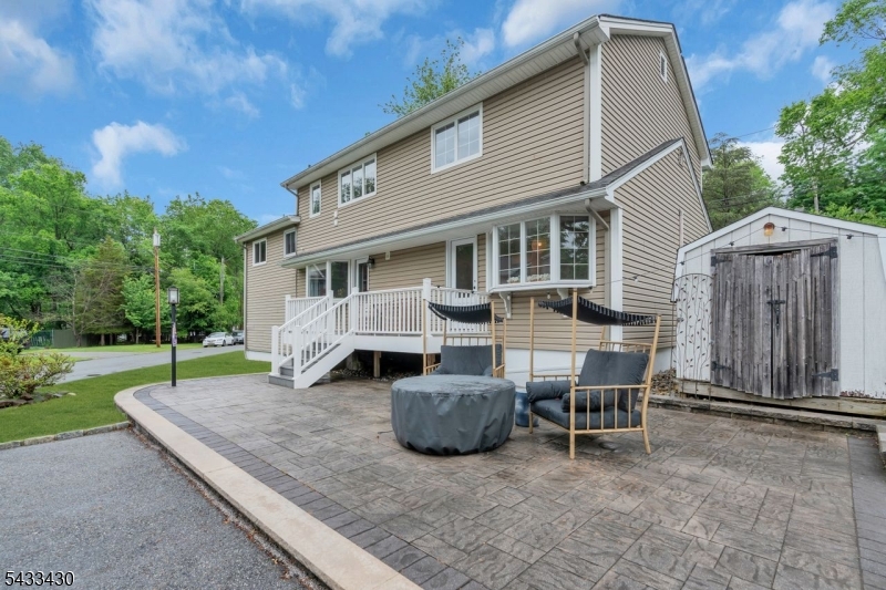 30 Laurel Dr