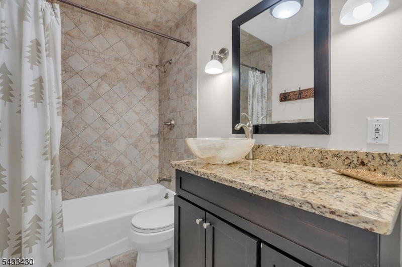 30 Laurel Dr