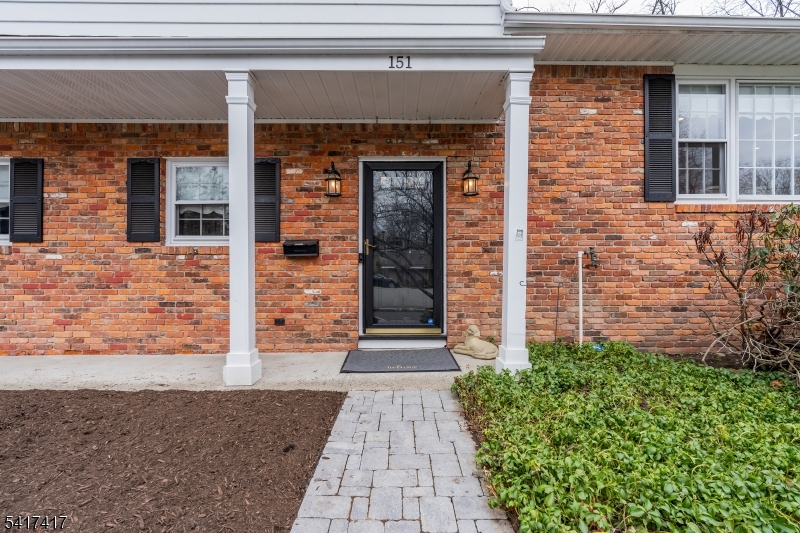 151 Kingwood Dr