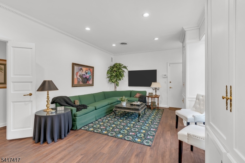 151 Kingwood Dr