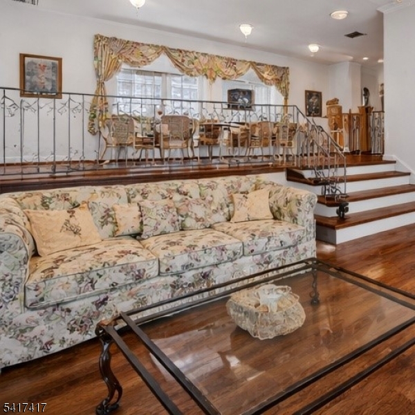 151 Kingwood Dr