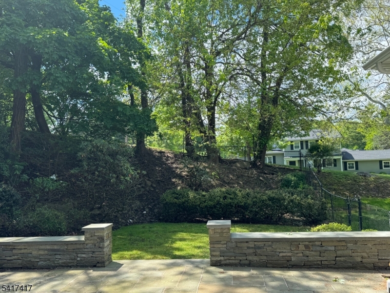 151 Kingwood Dr