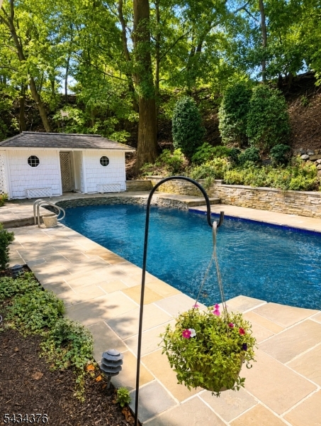 151 Kingwood Dr