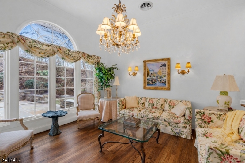 151 Kingwood Dr