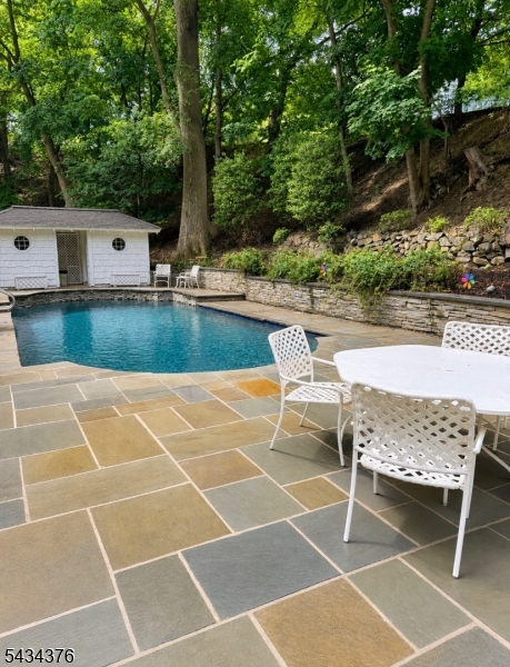 151 Kingwood Dr